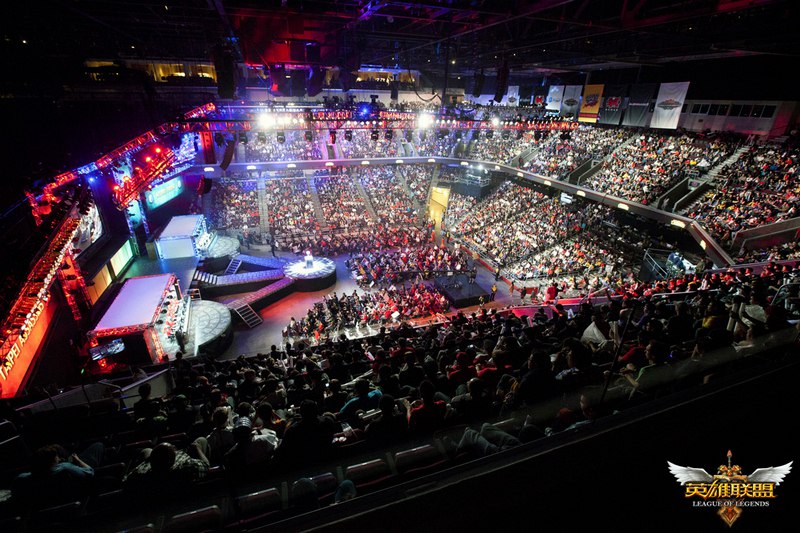 英雄联盟S15垃圾话环节上演电竞脱口秀，选手互怼金句频出成赛事欢乐插曲